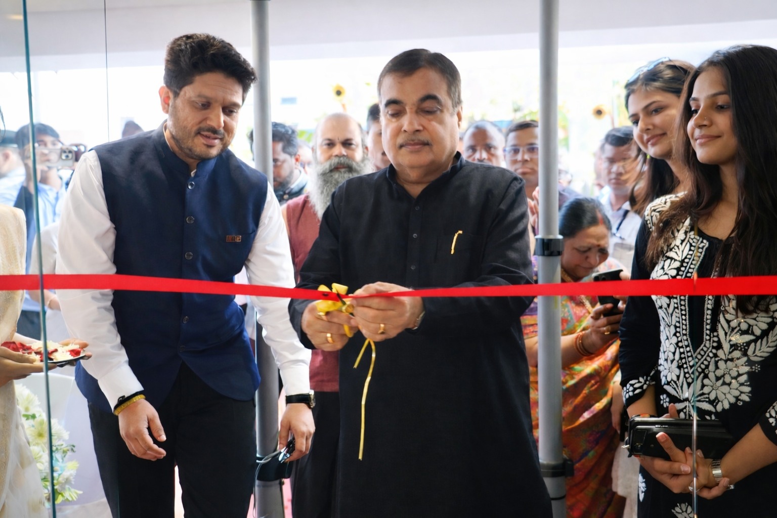 केंद्रीय मंत्री नितिन गडकरी ने नागपुर में अधिरा ऍण्ड अप्पा कॉफी के फ्लैगशिप कैफे का किया उद्घाटन